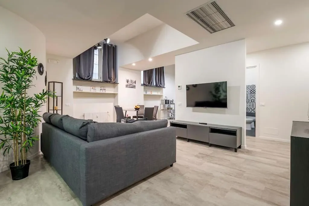 Comfortable 3 Bedrooms Apartment Few Steps From Duomo Milano 0*,  Italien