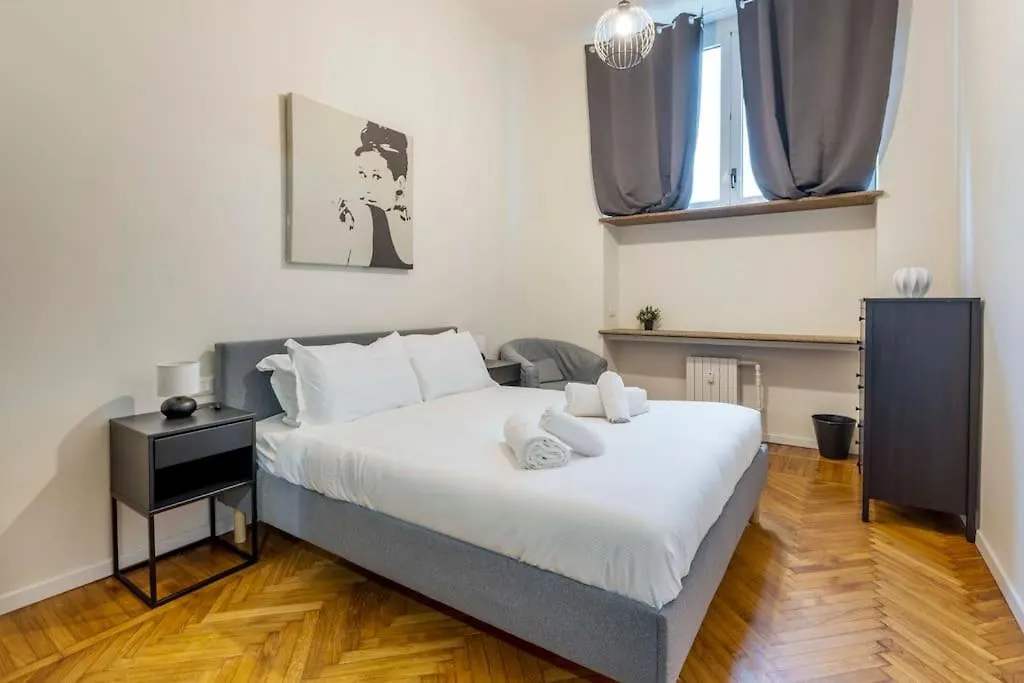 Comfortable 3 Bedrooms Apartment Few Steps From Duomo Milano 0*,  Italien