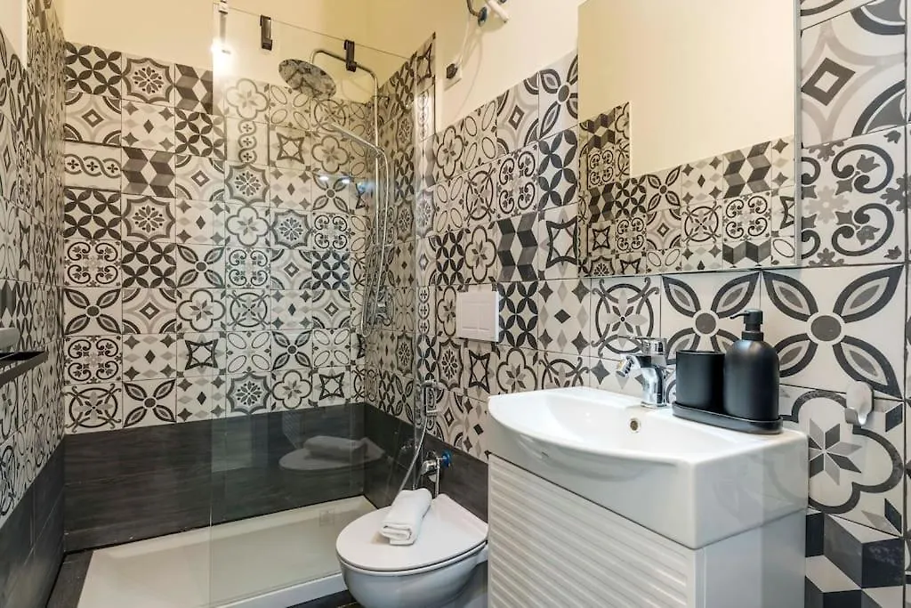 Comfortable 3 Bedrooms Apartment Few Steps From Duomo Milano Italien