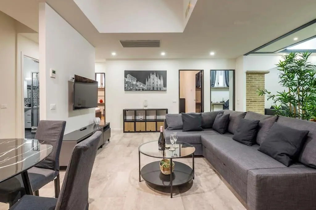 Comfortable 3 Bedrooms Apartment Few Steps From Duomo 米兰