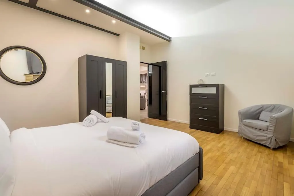 Comfortable 3 Bedrooms Apartment Few Steps From Duomo 米兰