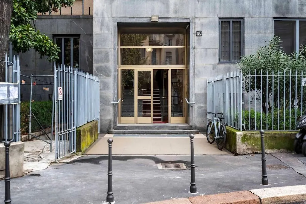 Comfortable 3 Bedrooms Apartment Few Steps From Duomo 米兰